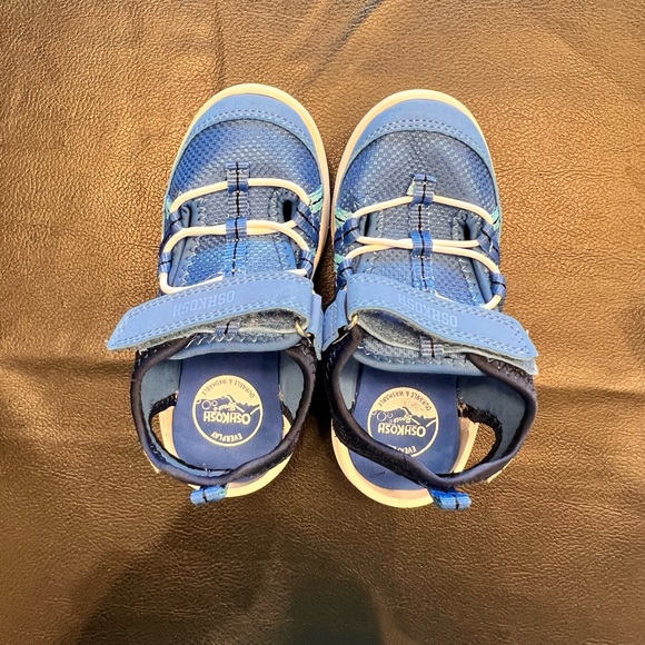 Osh‎ Kosh Water Shoes - Picture 1 of 6